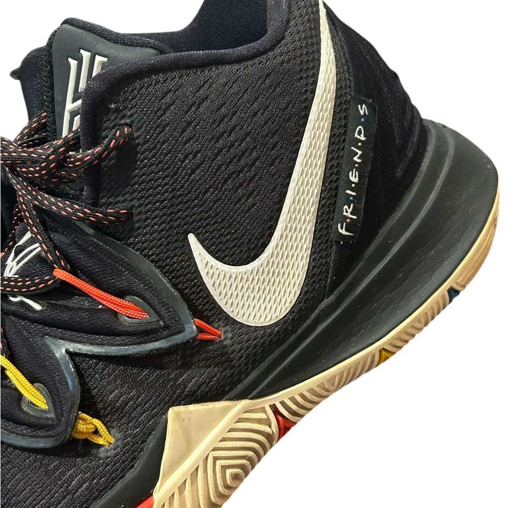 Nike Kyrie FRIENDS size 9 - Picture 3 of 9